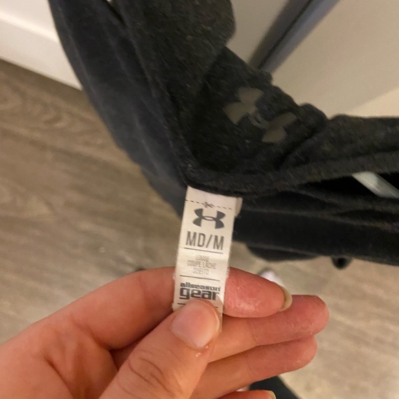 Under armor workout top! - Picture 5 of 5